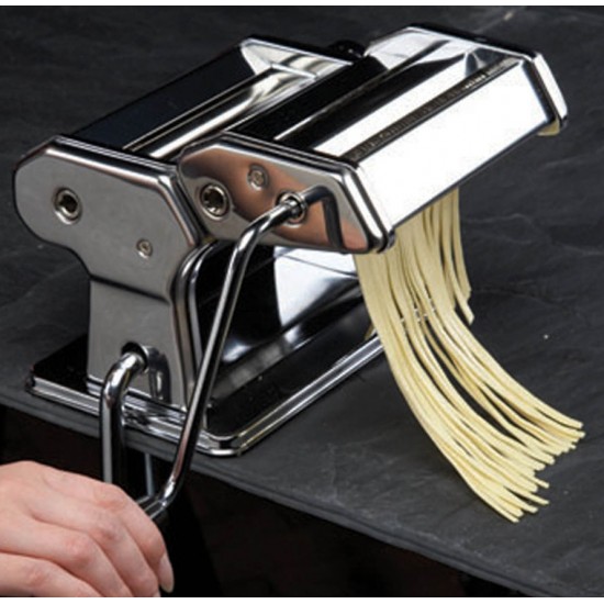 https://www.gilmartins.ie/image/cache/catalog/kitchen/pasta-machine-action-550x550w.jpg